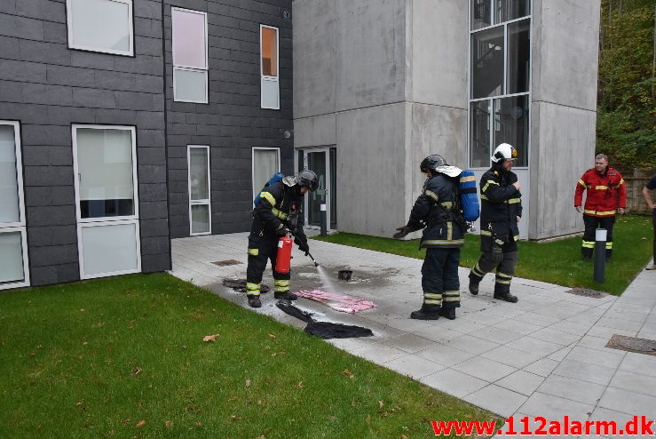 Brand i etageejendom. Kjeld Abellsvej i Grejsdalen. 21/10-2017. Kl. 17:49.