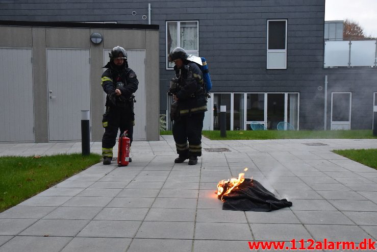 Brand i etageejendom. Kjeld Abellsvej i Grejsdalen. 21/10-2017. Kl. 17:49.