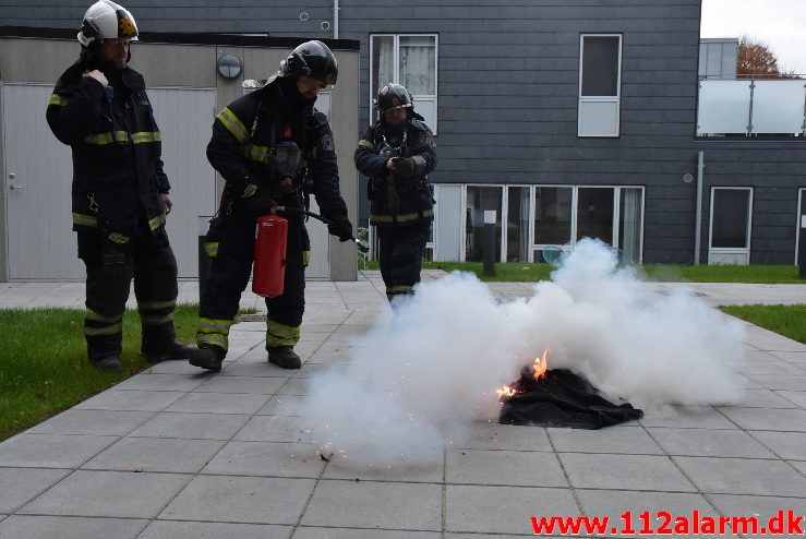 Brand i etageejendom. Kjeld Abellsvej i Grejsdalen. 21/10-2017. Kl. 17:49.