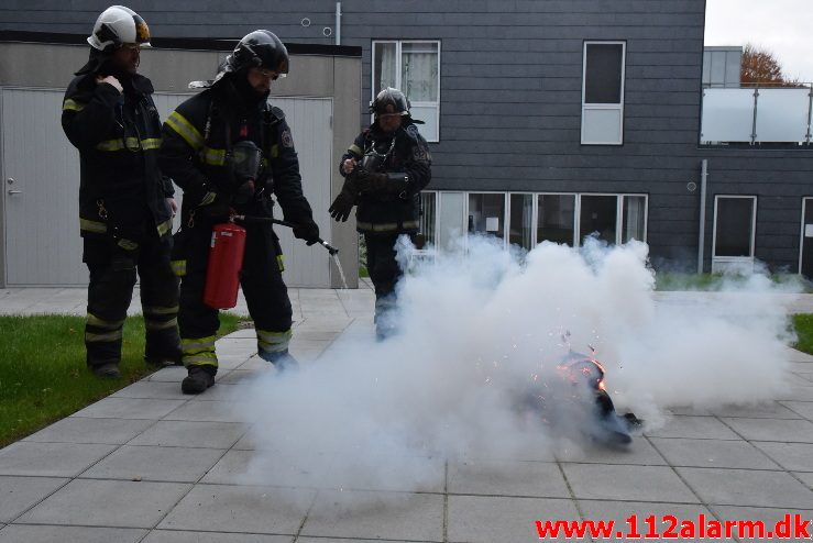 Brand i etageejendom. Kjeld Abellsvej i Grejsdalen. 21/10-2017. Kl. 17:49.