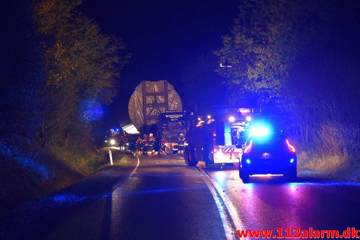 Lastbil i Brand. Bredsten Landevej. 23/10-2017. Kl. 20:51.