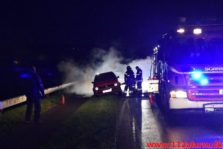 Bilbrand i det fri. Ribe Landevej lige før Jerlev. 14/11-2017. Kl. 6:44.