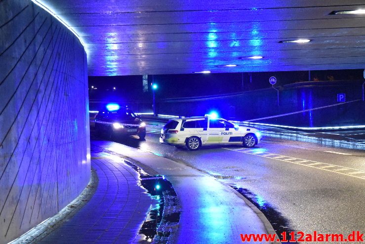 Bussen hamret ind i broen. Gammelhavn i Vejle. 16/11-2017. Kl. 18:30.