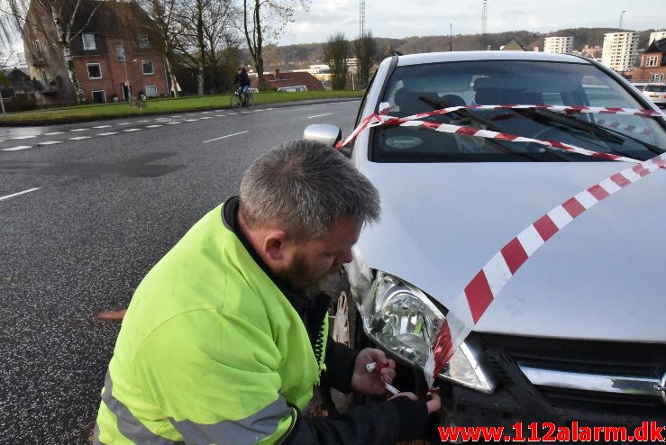 Mindre Trafikuheld. Koldingvej i Vejle. 26/11-2017. Kl. 14:12.