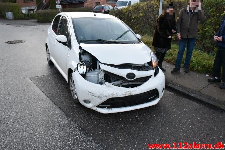 Mindre Trafikuheld. Koldingvej i Vejle. 26/11-2017. Kl. 14:12.