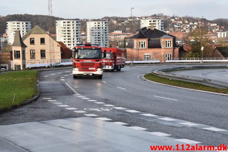 Mindre Trafikuheld. Koldingvej i Vejle. 26/11-2017. Kl. 14:12.