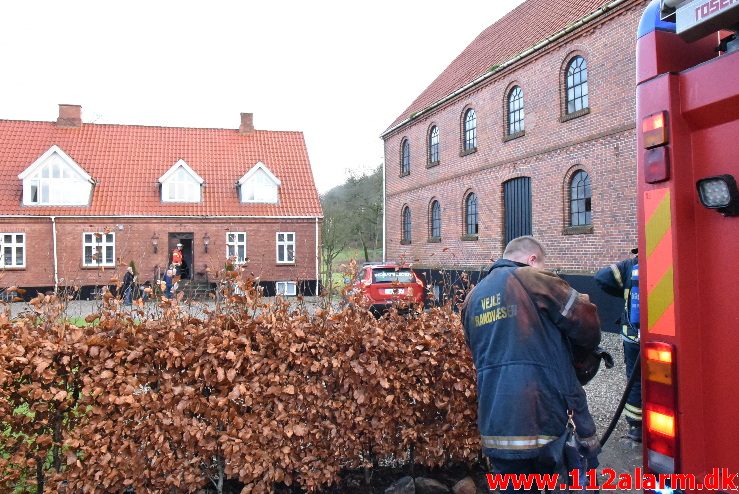 Bygningsbrand Gård. Hopballevej ved Jelling. 08/12-2017. Kl. 09:31.