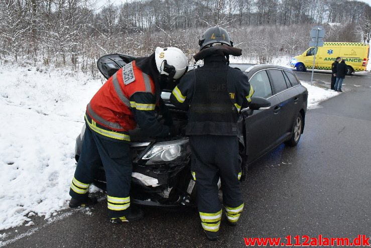 Ældre mand overså anden bilist. Grejsdalsvej ved Grejsdaldalen. 11/12-2017. Kl. 15:19.