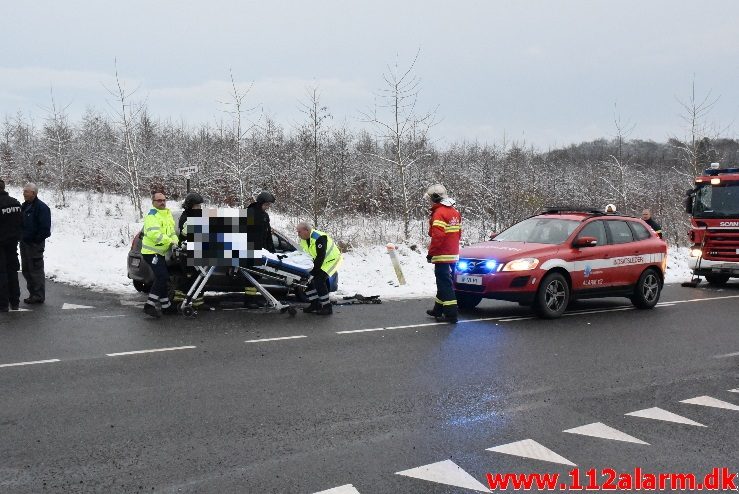 Ældre mand overså anden bilist. Grejsdalsvej ved Grejsdaldalen. 11/12-2017. Kl. 15:19.