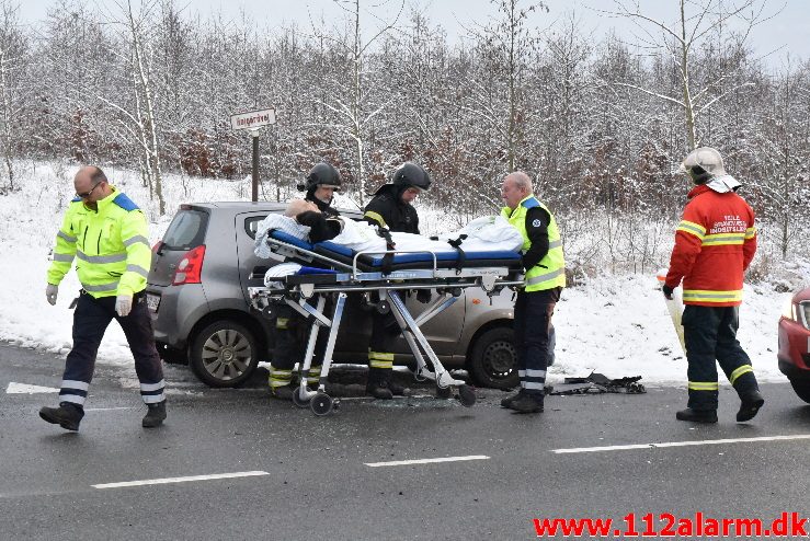 Ældre mand overså anden bilist. Grejsdalsvej ved Grejsdaldalen. 11/12-2017. Kl. 15:19.