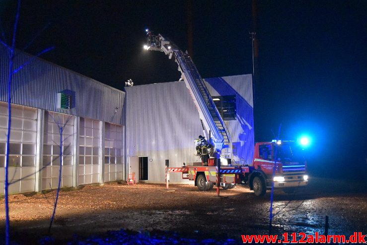 Brand – industri. Industrisvinget 9 i Uldum. 03/01-2018. KL. 19:23.