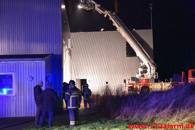 Brand – industri. Industrisvinget 9 i Uldum. 03/01-2018. KL. 19:23.