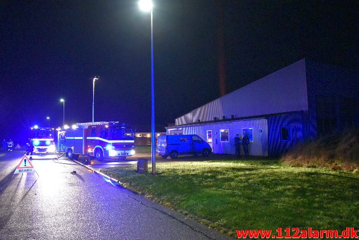 Brand – industri. Industrisvinget 9 i Uldum. 03/01-2018. KL. 19:23.