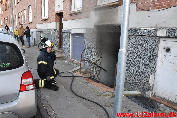 Brand i Lejlighed. Vardevej 54 i vejle. 08/01-2018. Kl. 10:03.