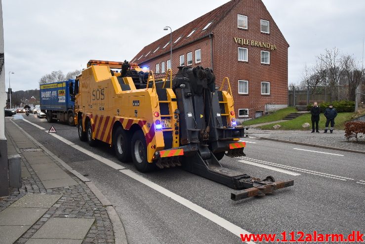 DR lastbil havde kilet sig fast. Skovgade i Vejle. 13/01-2018. Kl. 13:50.