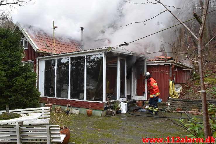 Brand i kolonihavehus. Lohsevej i Vejle. 12/01-2018. Kl. 11:50.