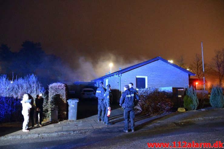 Brand i villa. Gludsmindevej i Vejle. 19/01-2018. Kl. 19:27.