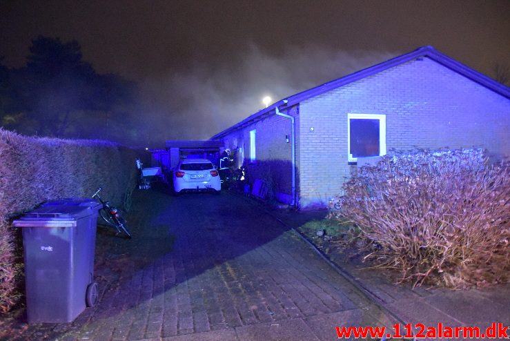 Brand i villa. Gludsmindevej i Vejle. 19/01-2018. Kl. 19:27.