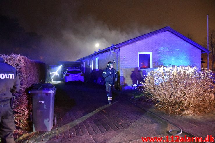 Brand i villa. Gludsmindevej i Vejle. 19/01-2018. Kl. 19:27.