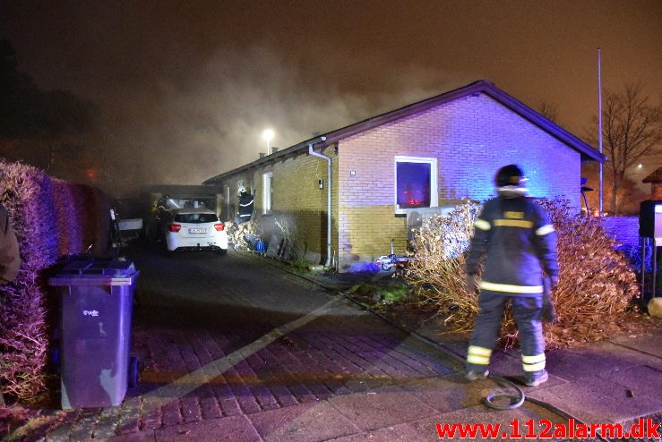 Brand i villa. Gludsmindevej i Vejle. 19/01-2018. Kl. 19:27.