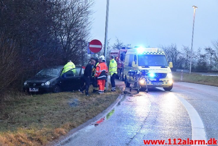 Bil fløj over vejen. Rundkørsel ved DTC i Vejle. 20/01-2018. Kl. 16:26.