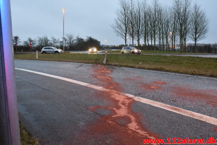 Bil fløj over vejen. Rundkørsel ved DTC i Vejle. 20/01-2018. Kl. 16:26.