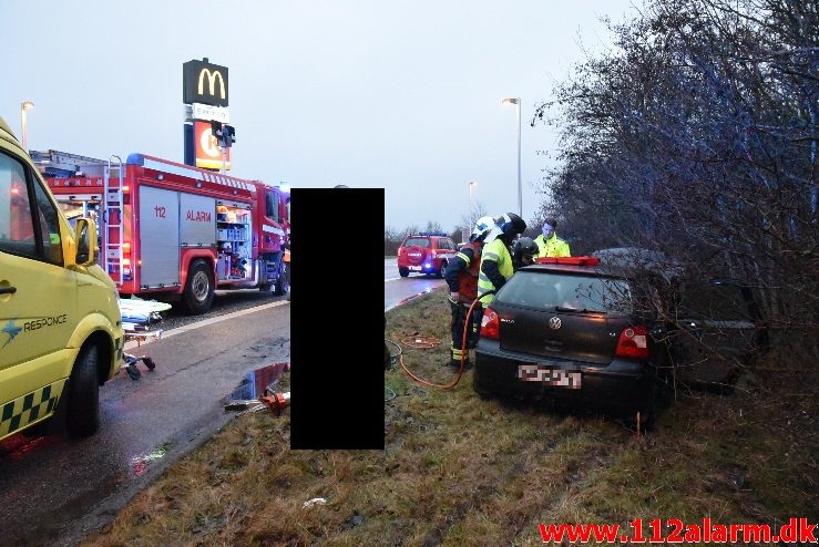 Bil fløj over vejen. Rundkørsel ved DTC i Vejle. 20/01-2018. Kl. 16:26.