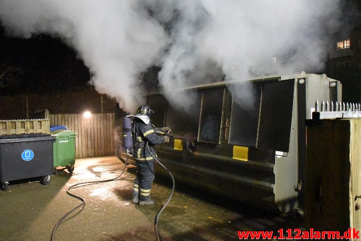 Brand i Container. Borgmestergade i Vejle. 21/01-2018. Kl. 18:11.