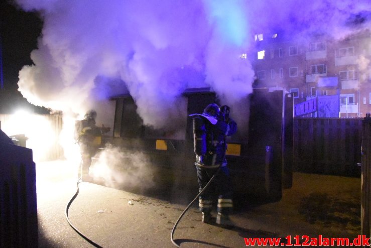 Brand i Container. Borgmestergade i Vejle. 21/01-2018. Kl. 18:11.