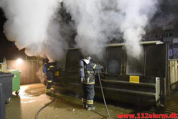 Brand i Container. Borgmestergade i Vejle. 21/01-2018. Kl. 18:11.