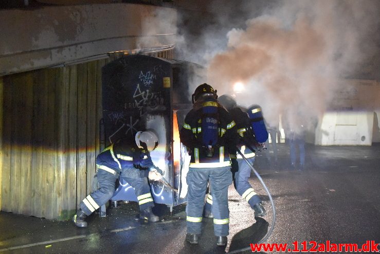 Brand i Tøjcontainer. Føtex i Nørregade 31/12-2017. Kl. 22:57.