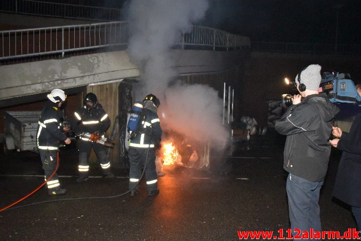 Brand i Tøjcontainer. Føtex i Nørregade 31/12-2017. Kl. 22:57.