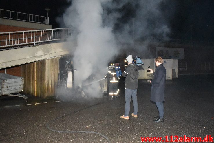 Brand i Tøjcontainer. Føtex i Nørregade 31/12-2017. Kl. 22:57.