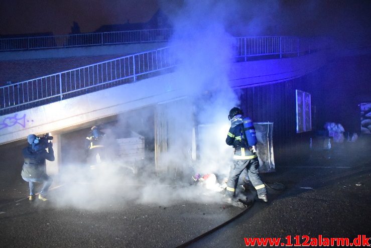 Brand i Tøjcontainer. Føtex i Nørregade 31/12-2017. Kl. 22:57.