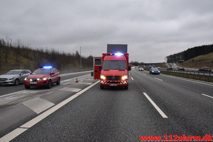 Istapper under en bro. Motorvejen E45 ved Vejle. 03/02-2018. Kl. 12:15.