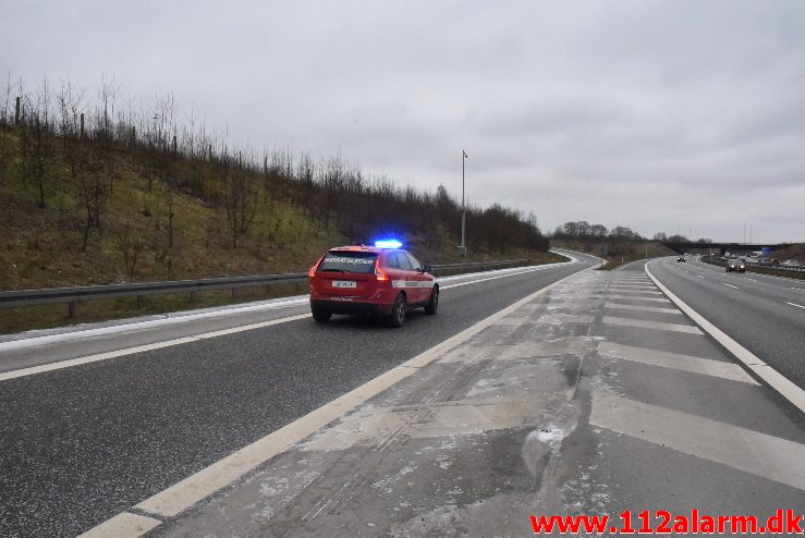 Istapper under en bro. Motorvejen E45 ved Vejle. 03/02-2018. Kl. 12:15.