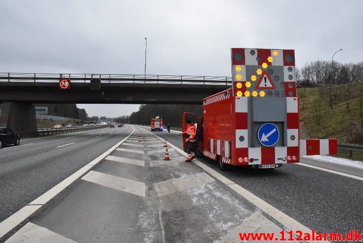 Istapper under en bro. Motorvejen E45 ved Vejle. 03/02-2018. Kl. 12:15.