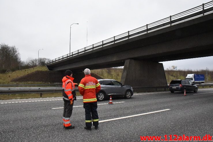 Istapper under en bro. Motorvejen E45 ved Vejle. 03/02-2018. Kl. 12:15.