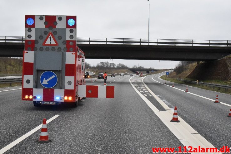 Istapper under en bro. Motorvejen E45 ved Vejle. 03/02-2018. Kl. 12:15.