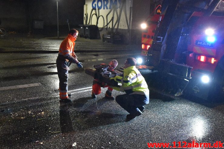 20 tons ost kilet sig fast under broen. Skovgade i Vejle. 19/02-2018. Kl. 18:20.