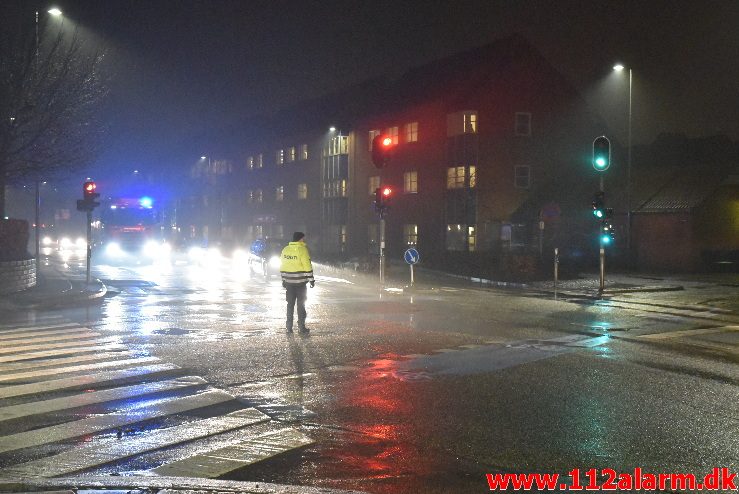 20 tons ost kilet sig fast under broen. Skovgade i Vejle. 19/02-2018. Kl. 18:20.