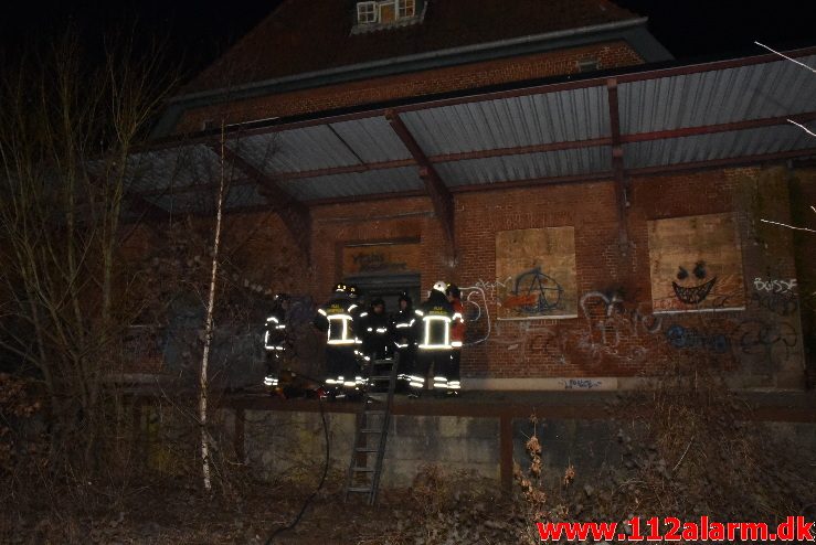 Brand i den gamle godsbanegård. Gammelhavn i Vejle. 26/02-2018. Kl. 21:04.