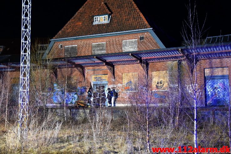 Brand i den gamle godsbanegård. Gammelhavn i Vejle. 26/02-2018. Kl. 21:04.