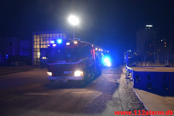 Brand i den gamle godsbanegård. Gammelhavn i Vejle. 26/02-2018. Kl. 21:04.