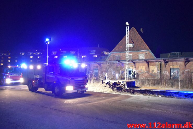 Brand i den gamle godsbanegård. Gammelhavn i Vejle. 26/02-2018. Kl. 21:04.