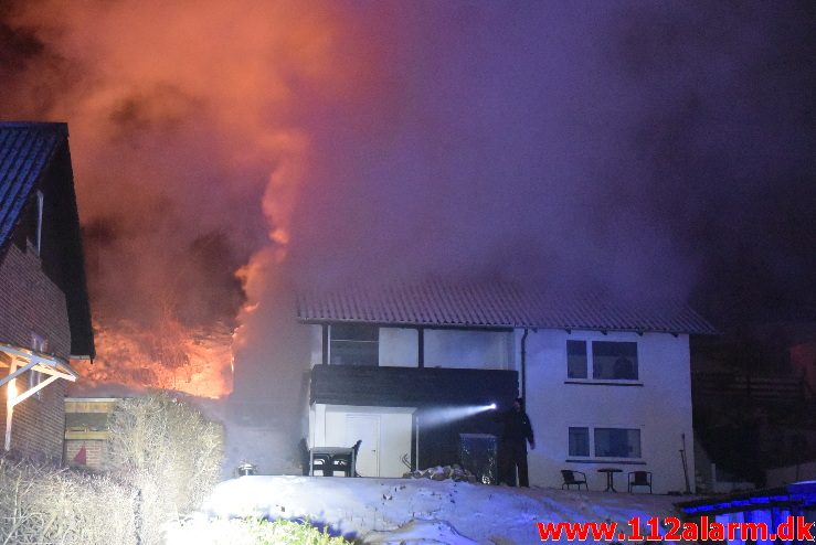 Brand i Villa. Grejsdalsvej i Grejsdalen. 02/03-2018. Kl. 19:46.