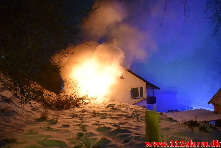 Brand i Villa. Grejsdalsvej i Grejsdalen. 02/03-2018. Kl. 19:46.