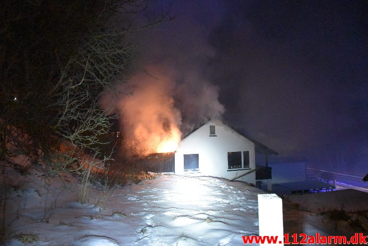 Brand i Villa. Grejsdalsvej i Grejsdalen. 02/03-2018. Kl. 19:46.