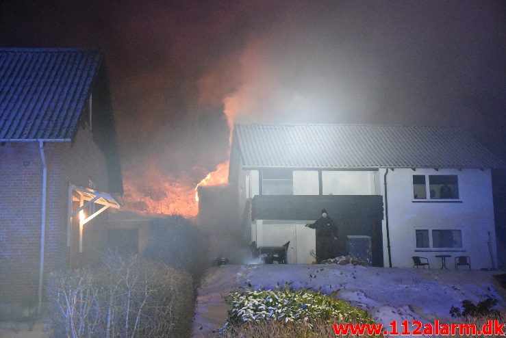 Brand i Villa. Grejsdalsvej i Grejsdalen. 02/03-2018. Kl. 19:46.