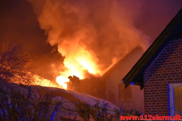 Brand i Villa. Grejsdalsvej i Grejsdalen. 02/03-2018. Kl. 19:46.